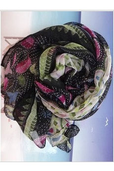 Scarf in mixed colors and patterns