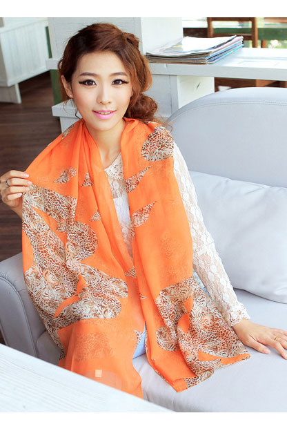 Scarf in orange leopard pattern